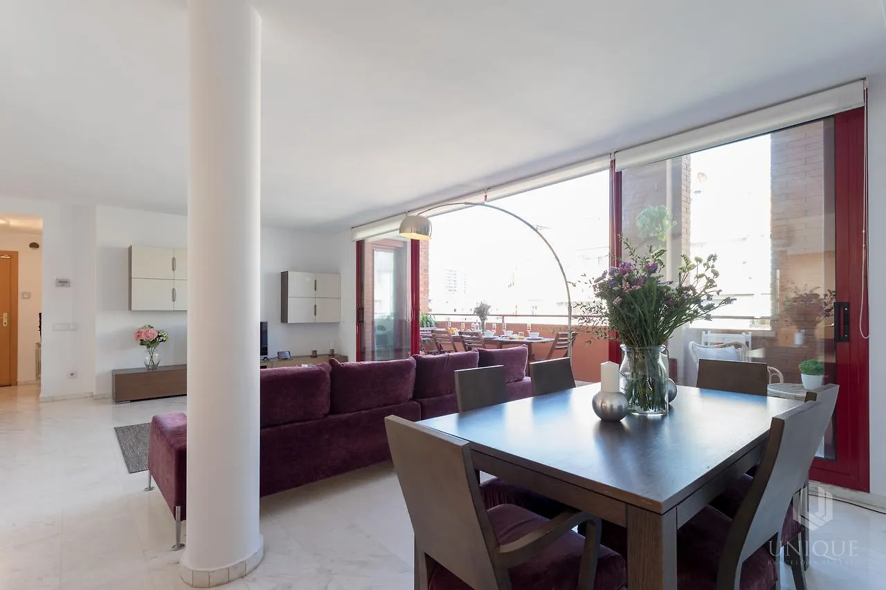 ברצלונה Unique Rentals - Stylish Seafront Duplex