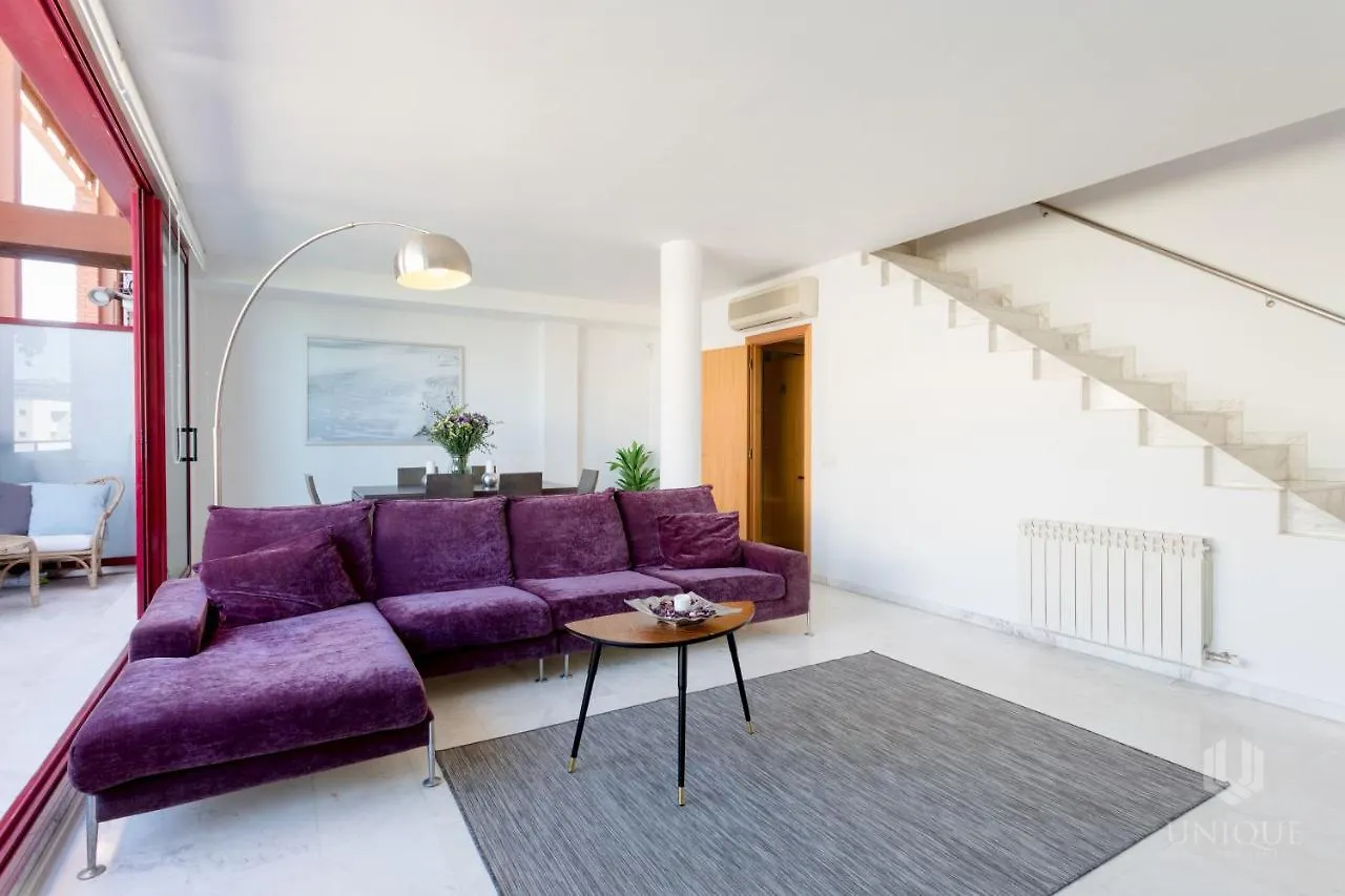 ברצלונה Unique Rentals - Stylish Seafront Duplex ספרד
