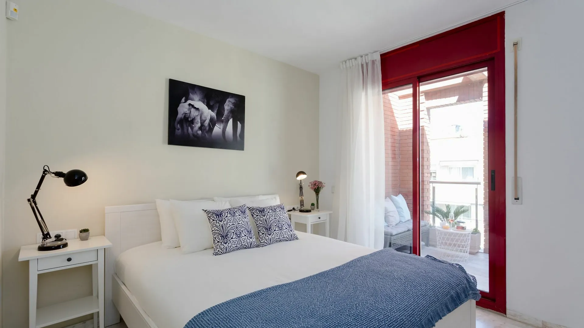 ברצלונה Unique Rentals - Stylish Seafront Duplex דירה
