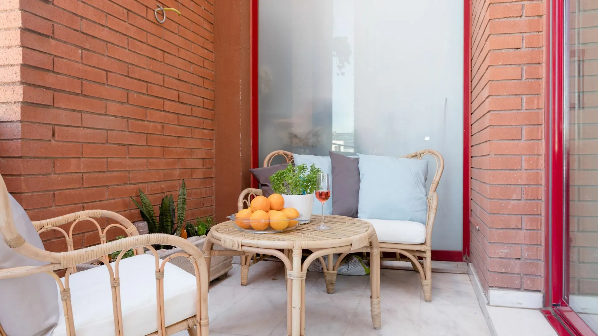 ברצלונה Unique Rentals - Stylish Seafront Duplex 0*,
