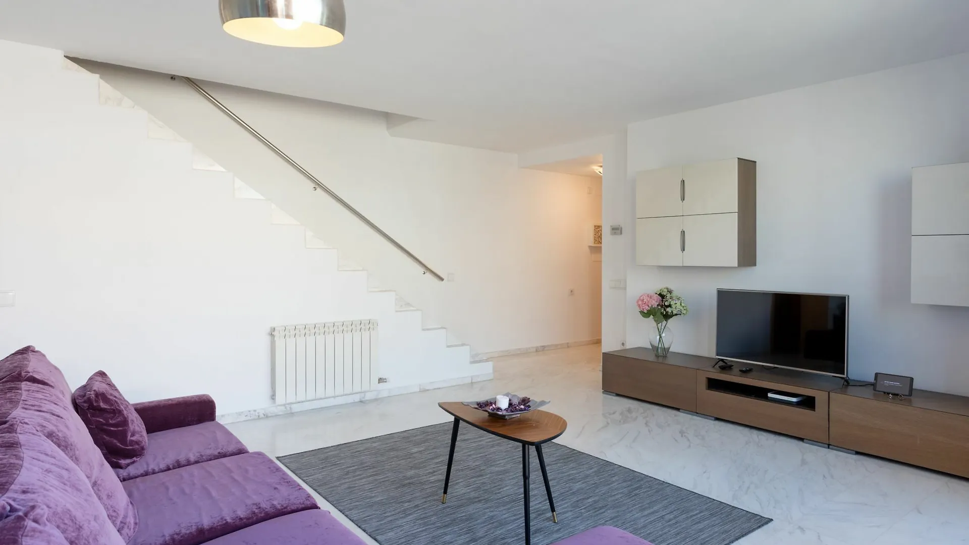 ברצלונה Unique Rentals - Stylish Seafront Duplex